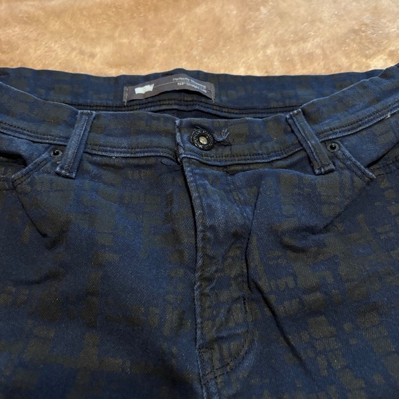 Levi Perfectly Slimming Straight Leg Jeans - Picture 2 of 9